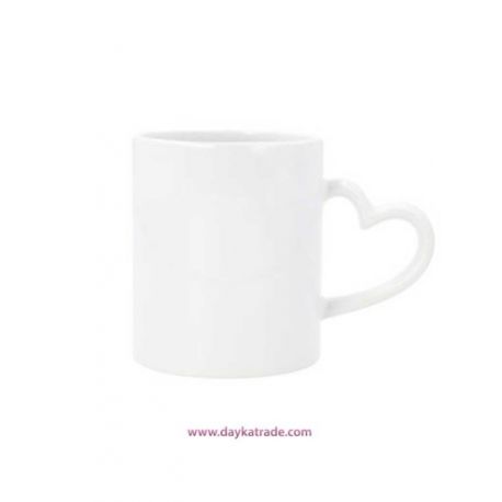 Taza con asa de corazon blanca